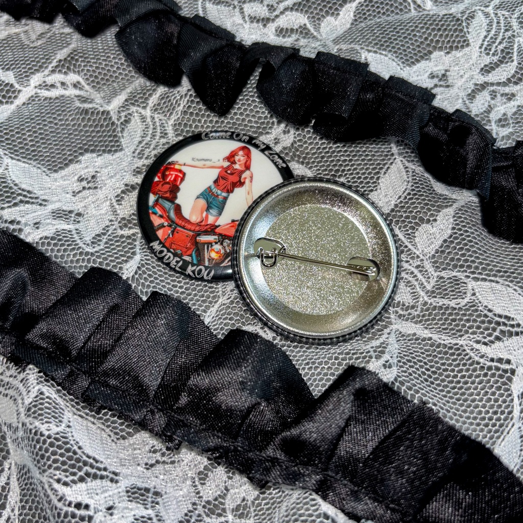 Model Kou カラー缶バッジ