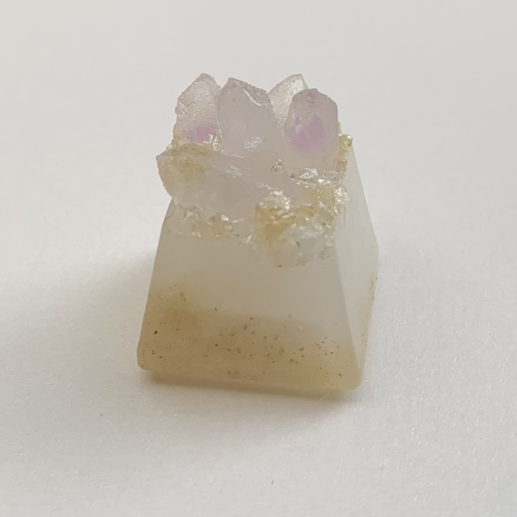 水晶クラスターのキーキャップ Quartz Crystal Cluster Keycap