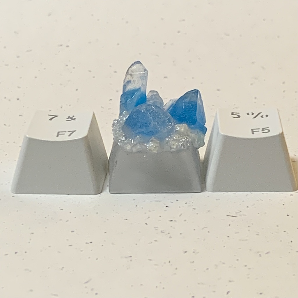 青水晶のキーキャップ b