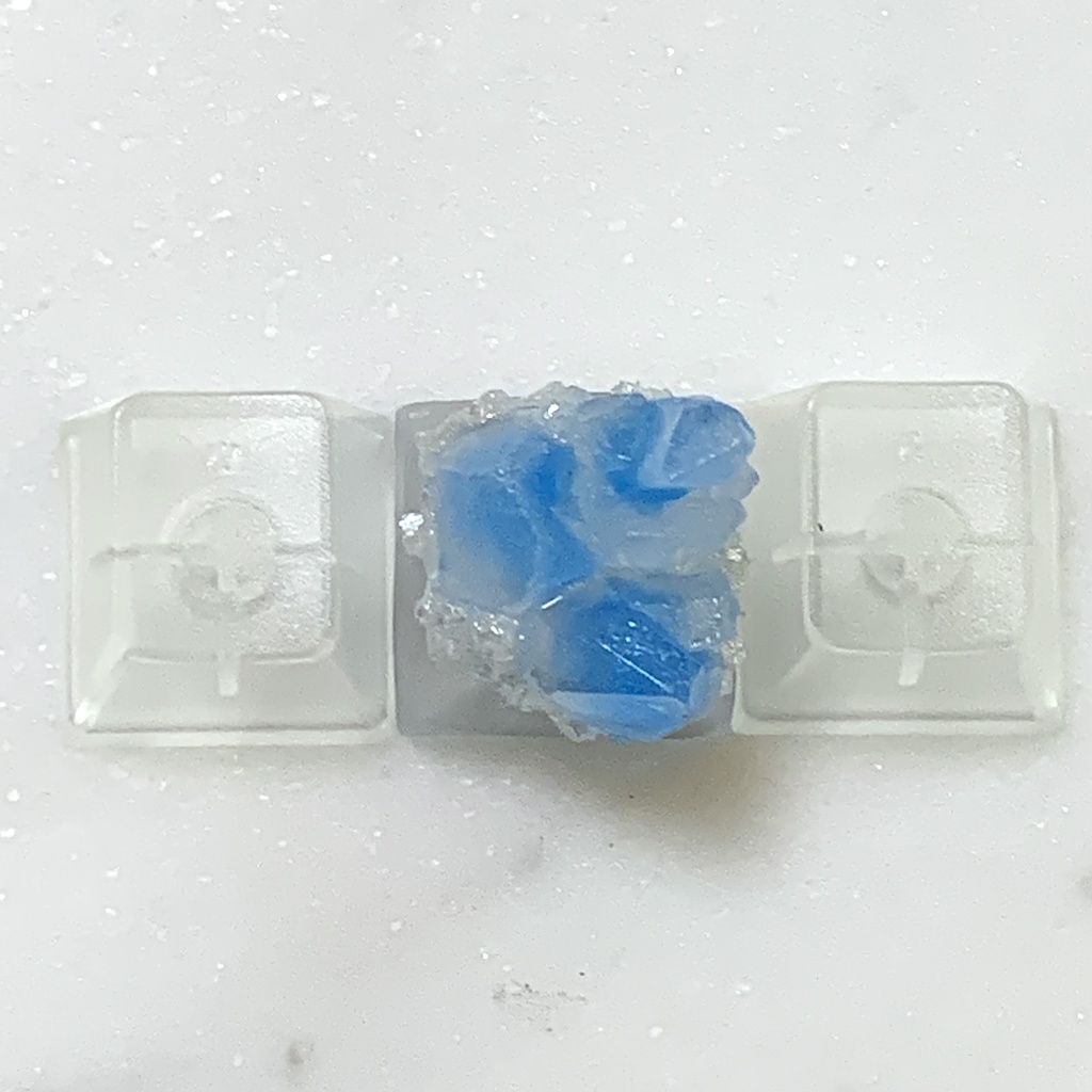 青水晶のキーキャップ b