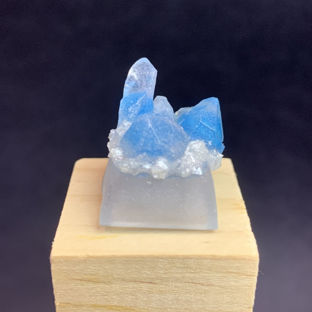 青水晶のキーキャップ b