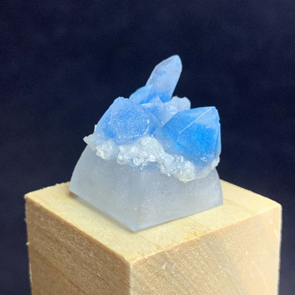 青水晶のキーキャップ b