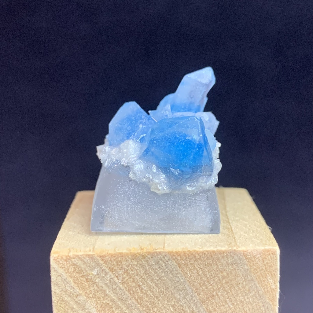 青水晶のキーキャップ b