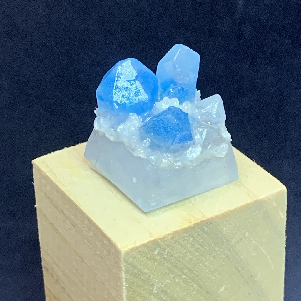 青水晶のキーキャップ c