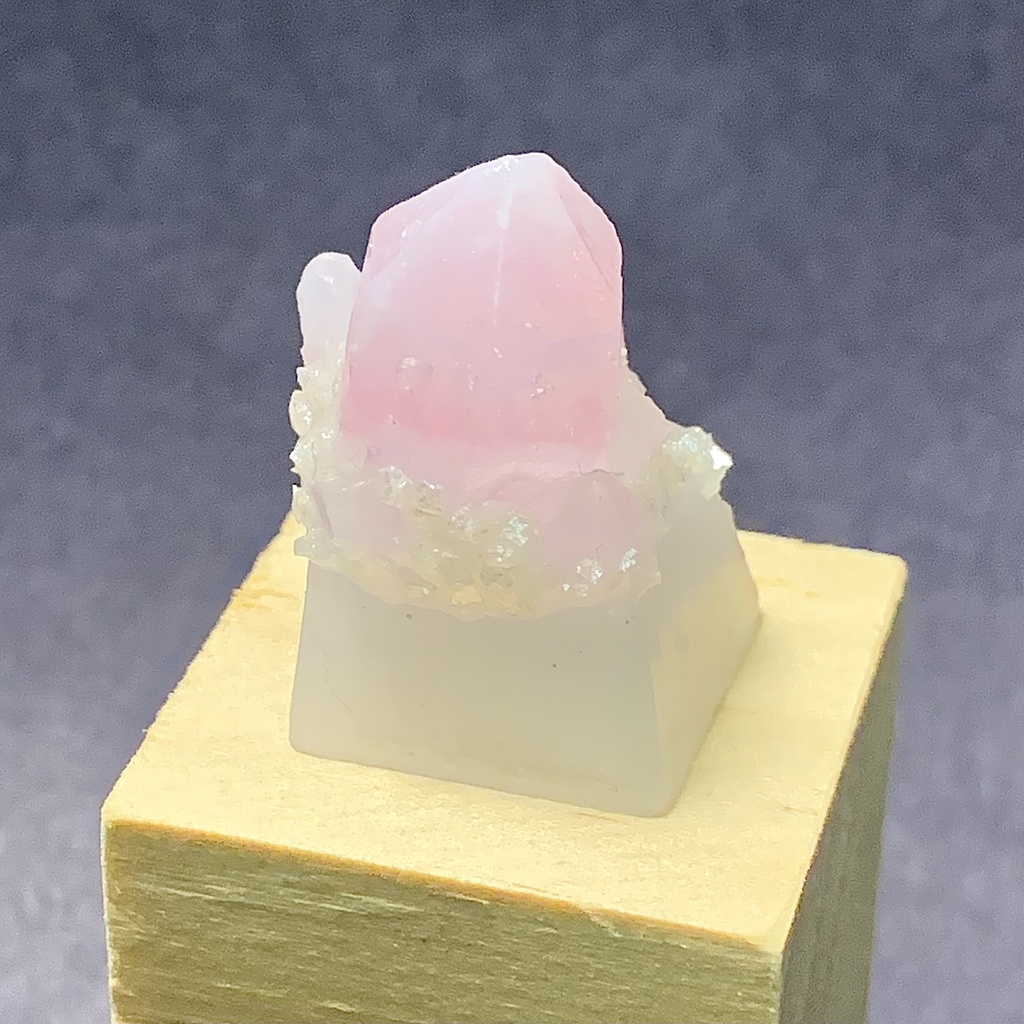 ピンククォーツのキーキャップ b