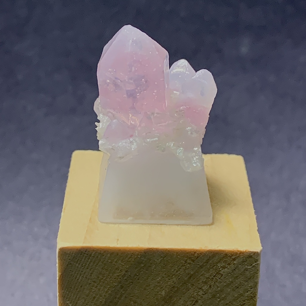 ピンククォーツのキーキャップ b