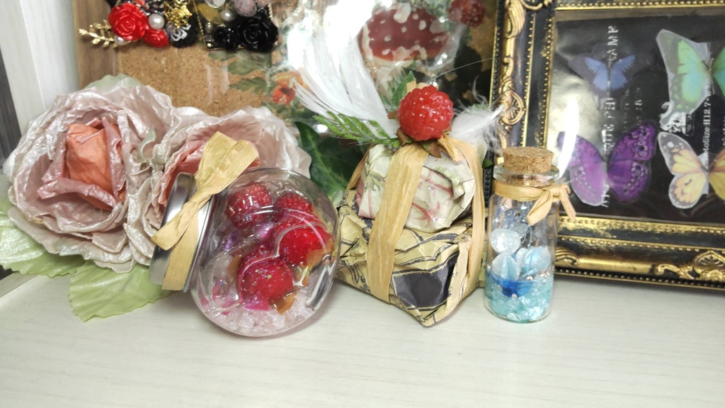 妖精からの贈り物🎁✨(小瓶2つと小包)★送料込／キラキラ輝く綺麗な贈り物を、お部屋のオブジェにいかがですか♪