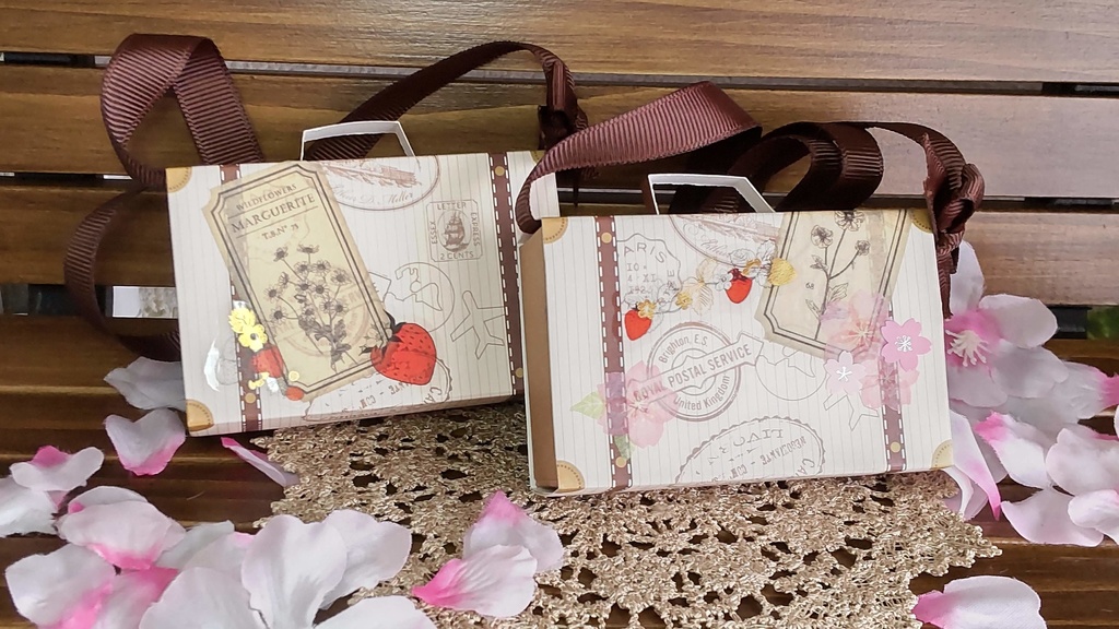 ドールサイズ★ミニトランク2種類🌸桜の国の贈り物✨春の可愛らしく優しい小物をいっぱい詰めたトランクです！