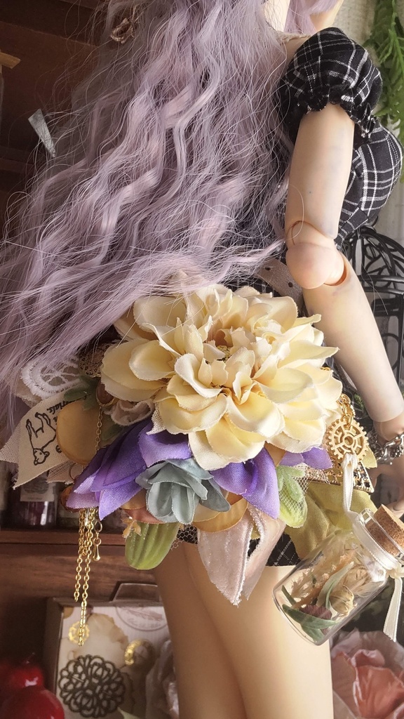 【年末SALE‼️送料無料】1/3ドールサイズ★フラワーポシェット/不思議な植物の入った小瓶を下げて、お散歩や冒険に出掛けてみませんか🌿🎶