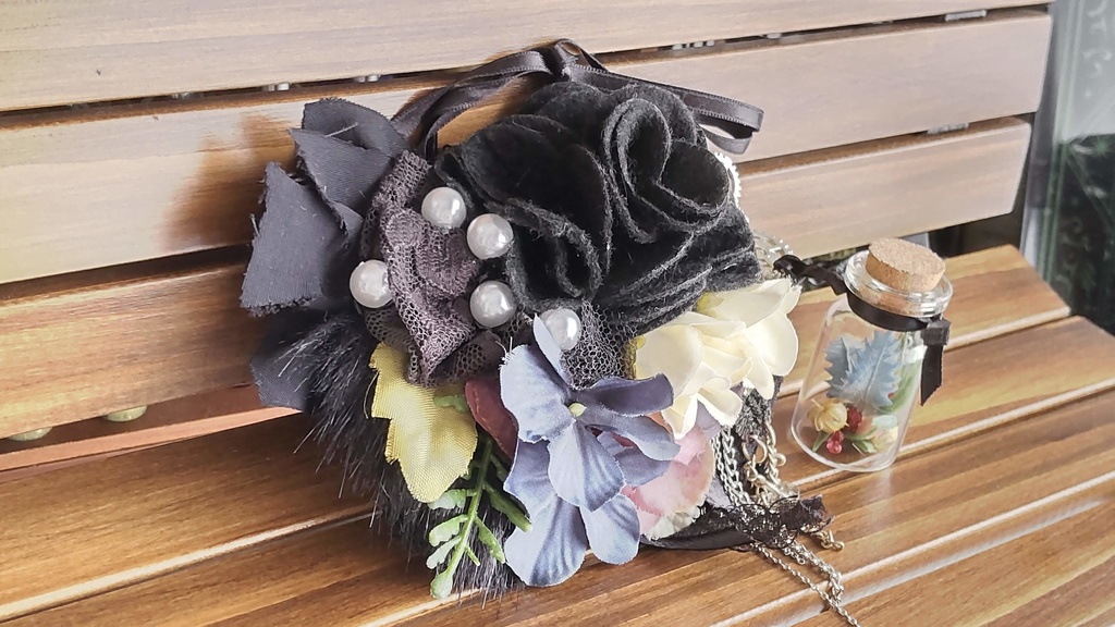 【年末SALE‼️送料無料】1/3ドールサイズ★フラワーポシェット/不思議な植物の入った小瓶を下げて、お散歩や冒険に出掛けてみませんか🌿🎶