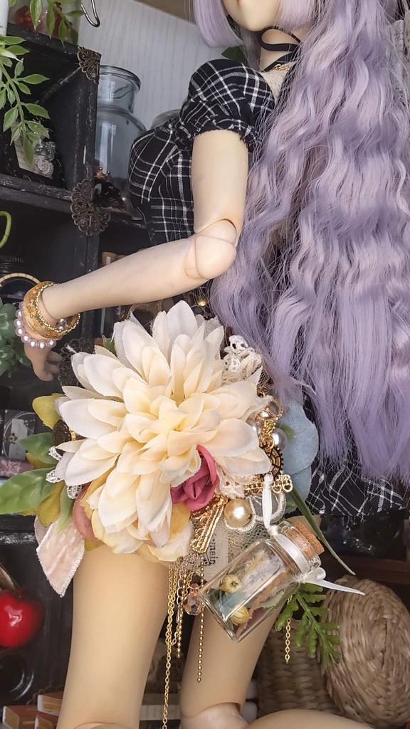 【年末SALE‼️送料無料】1/3ドールサイズ★フラワーポシェット/不思議な植物の入った小瓶を下げて、お散歩や冒険に出掛けてみませんか🌿🎶