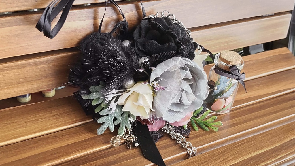 【年末SALE‼️送料無料】1/3ドールサイズ★フラワーポシェット/不思議な植物の入った小瓶を下げて、お散歩や冒険に出掛けてみませんか🌿🎶