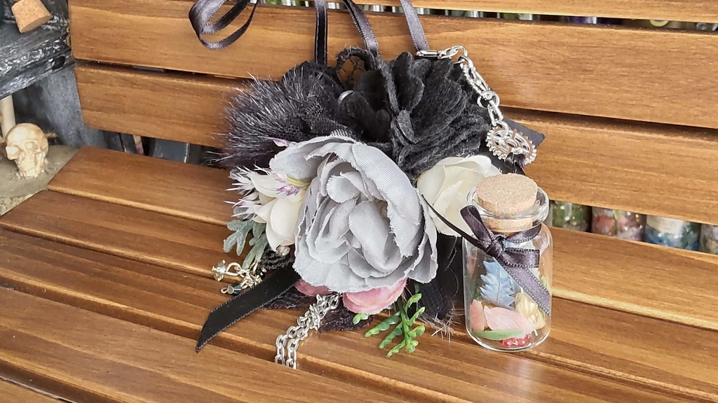 【年末SALE‼️送料無料】1/3ドールサイズ★フラワーポシェット/不思議な植物の入った小瓶を下げて、お散歩や冒険に出掛けてみませんか🌿🎶