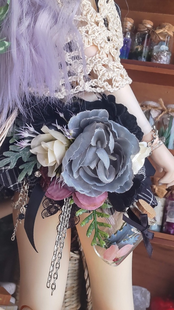 【年末SALE‼️送料無料】1/3ドールサイズ★フラワーポシェット/不思議な植物の入った小瓶を下げて、お散歩や冒険に出掛けてみませんか🌿🎶