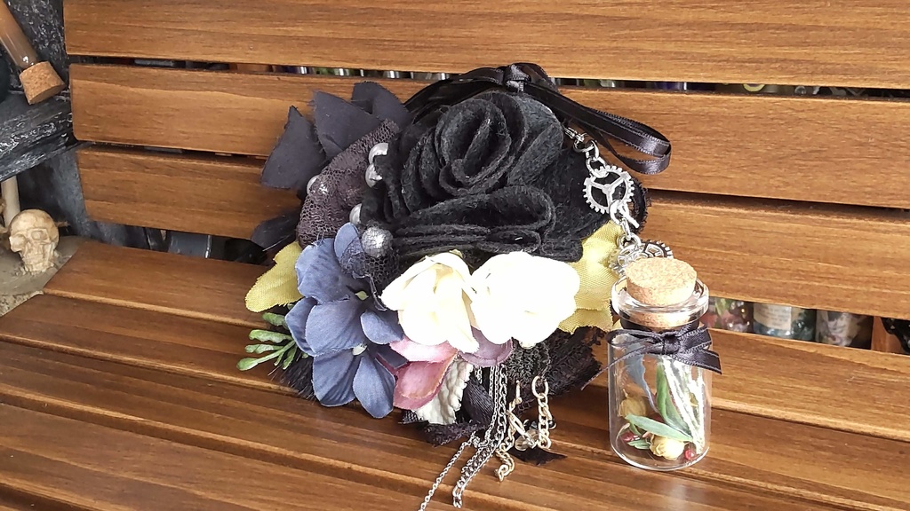 【年末SALE‼️送料無料】1/3ドールサイズ★フラワーポシェット/不思議な植物の入った小瓶を下げて、お散歩や冒険に出掛けてみませんか🌿🎶