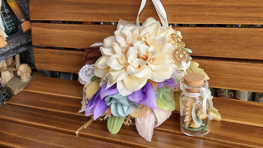 【年末SALE‼️送料無料】1/3ドールサイズ★フラワーポシェット/不思議な植物の入った小瓶を下げて、お散歩や冒険に出掛けてみませんか🌿🎶