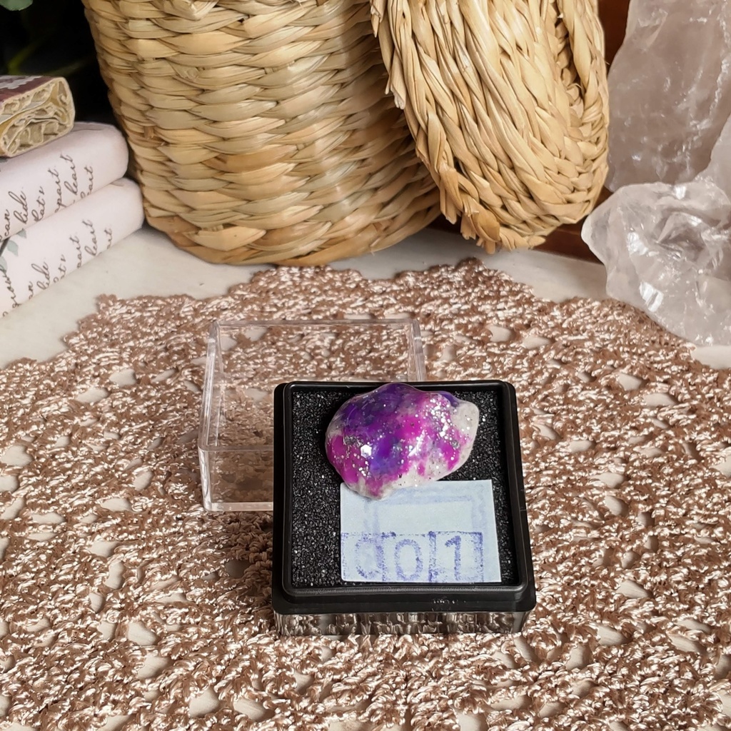 【お値段改定🪄】✨💎✨魔法石の鉱石標本★No,001〜No,008(8種類)/この世に二つと同じ物はない、不思議な力が宿った魔法石の鉱石標本です(*´ω`*)