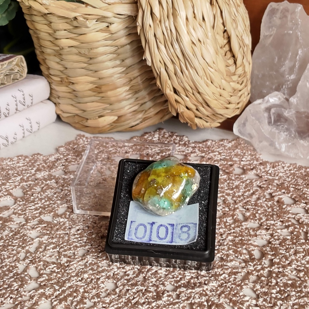 【お値段改定🪄】✨💎✨魔法石の鉱石標本★No,001〜No,008(8種類)/この世に二つと同じ物はない、不思議な力が宿った魔法石の鉱石標本です(*´ω`*)