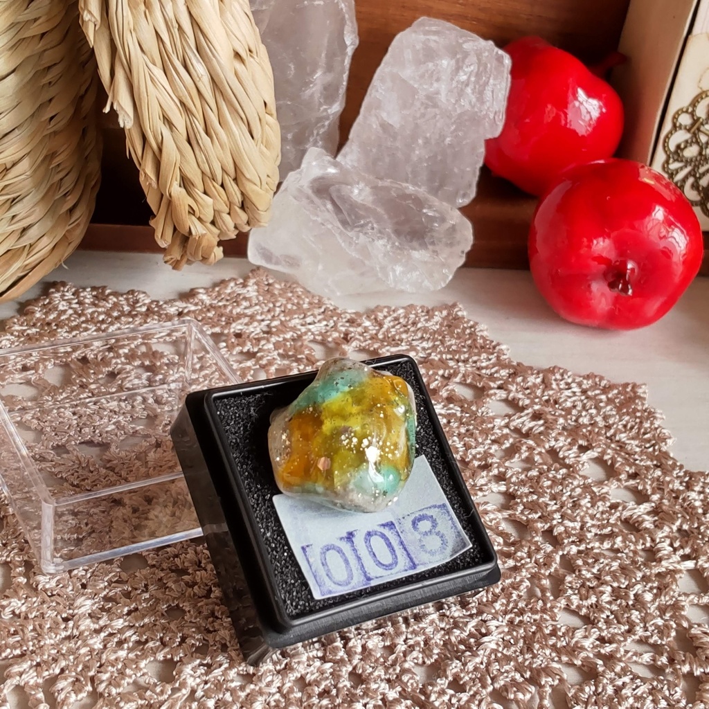 【お値段改定🪄】✨💎✨魔法石の鉱石標本★No,001〜No,008(8種類)/この世に二つと同じ物はない、不思議な力が宿った魔法石の鉱石標本です(*´ω`*)