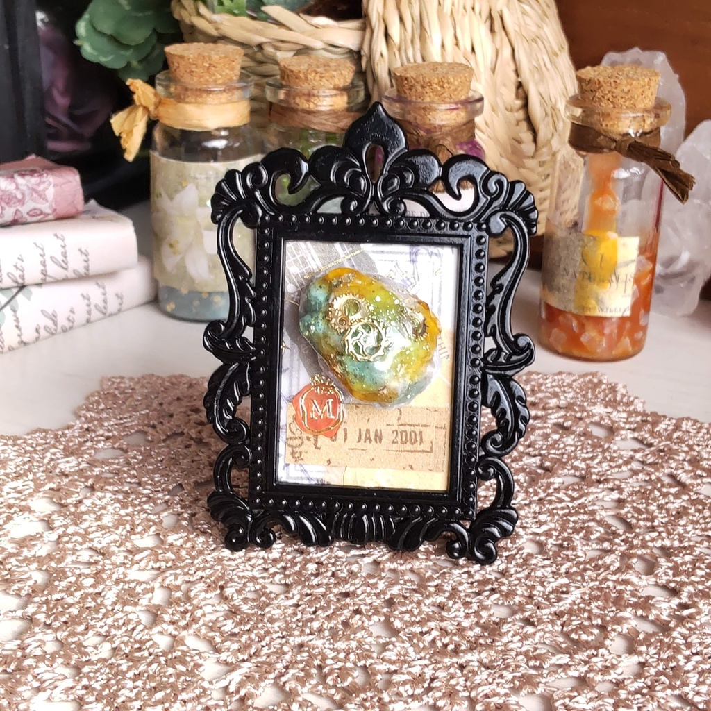 【お値段改定🪄】額装された魔法石の鉱石標本(2種類)✨💎✨/この世に二つと同じ物はない、不思議な力が宿った魔法石の鉱石標本です(*´ω`*)