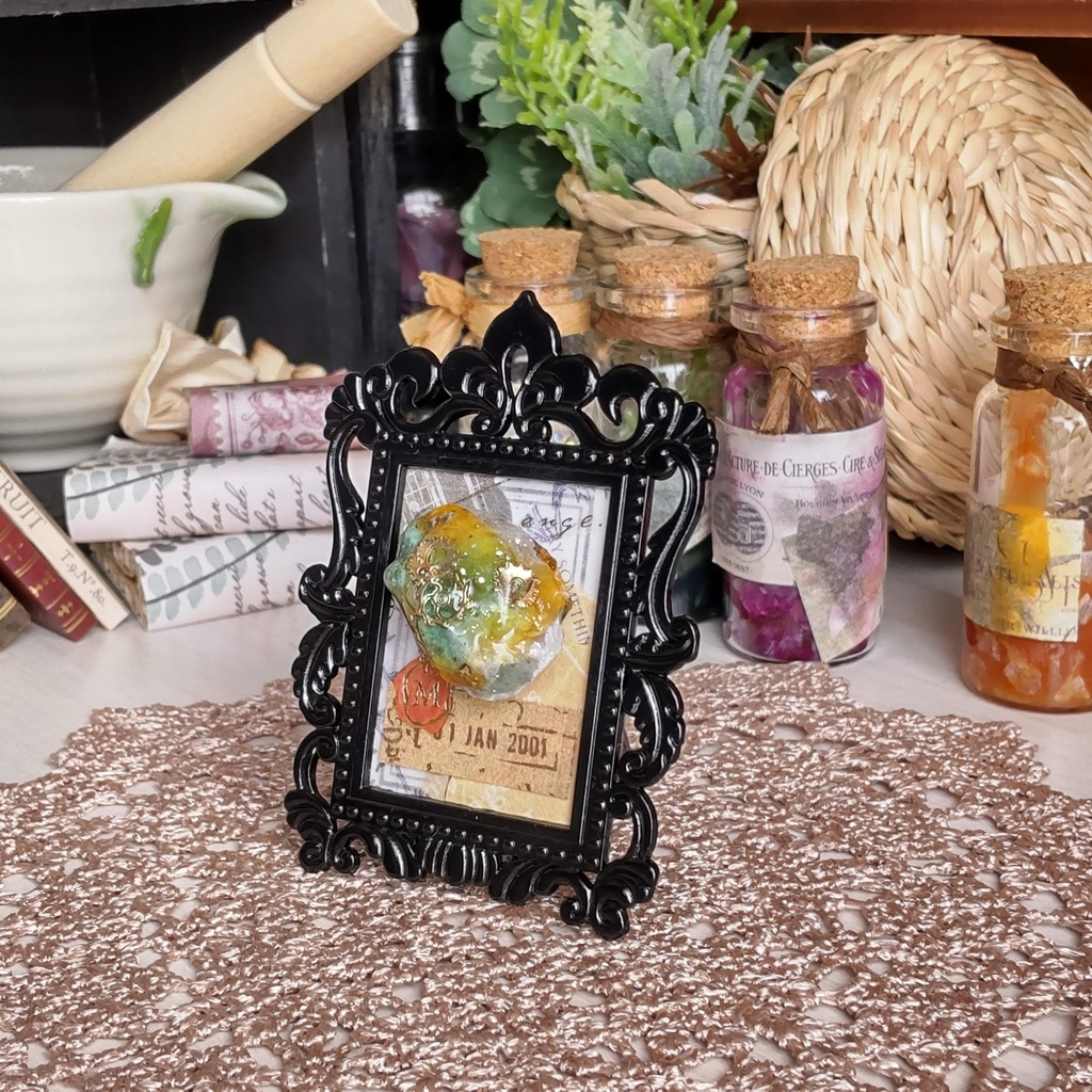 【お値段改定🪄】額装された魔法石の鉱石標本(2種類)✨💎✨/この世に二つと同じ物はない、不思議な力が宿った魔法石の鉱石標本です(*´ω`*)