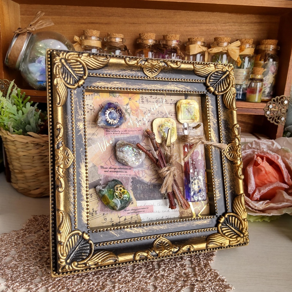 【お値段改定🪄】額装された妖精の世界✨/キラキラ輝く妖精の世界から集めたアイテムを、あなたのお部屋にどうぞ(*´∀`*)ノ゛