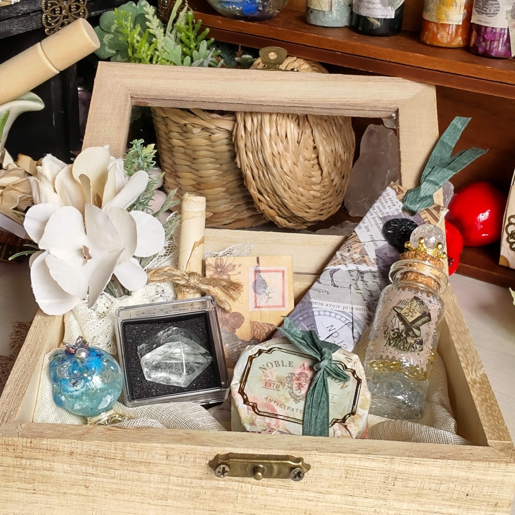 【お値段改定🪄】妖精の国からの贈り物🎁✨/小瓶や可愛らしいアイテムが揃った、素敵な小箱をあなたへ🎶