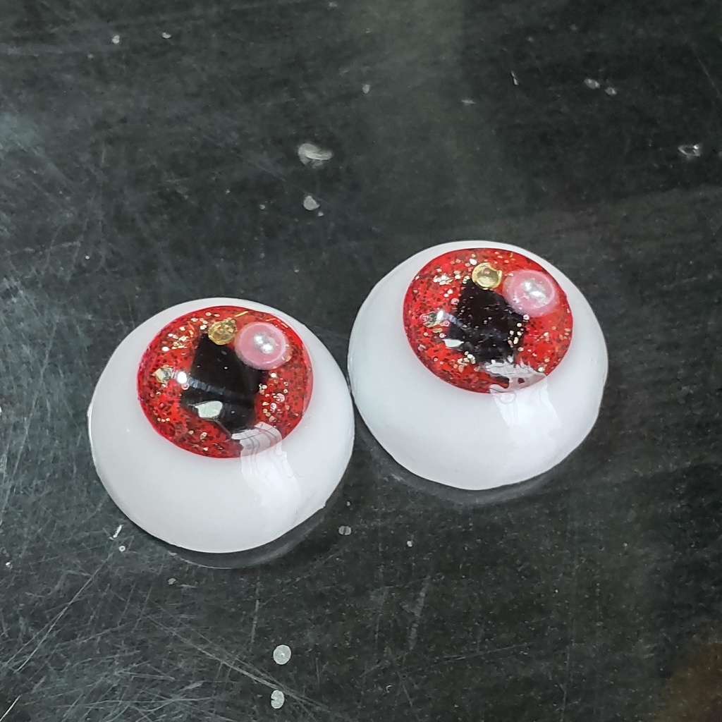 【年末SALE‼️送料無料】レジンアイ*20㎜【悪魔のしもべ★黒】/ちょっぴり小悪魔な雰囲気の、可愛らしいアイをあなたのドールへ... 💕