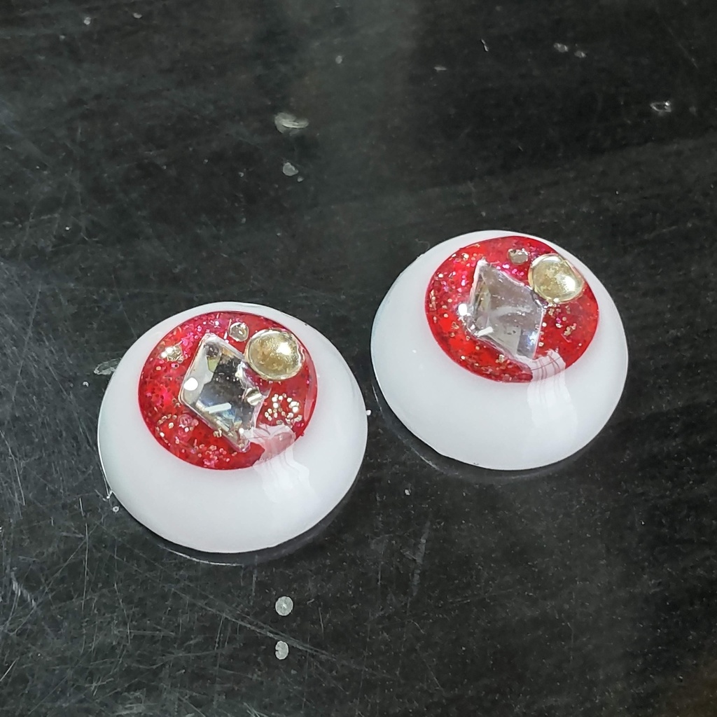 【年末SALE‼️送料無料】レジンアイ*20㎜【悪魔のしもべ★白】/ちょっぴり小悪魔な雰囲気の、可愛らしいアイをあなたのドールへ... 💕