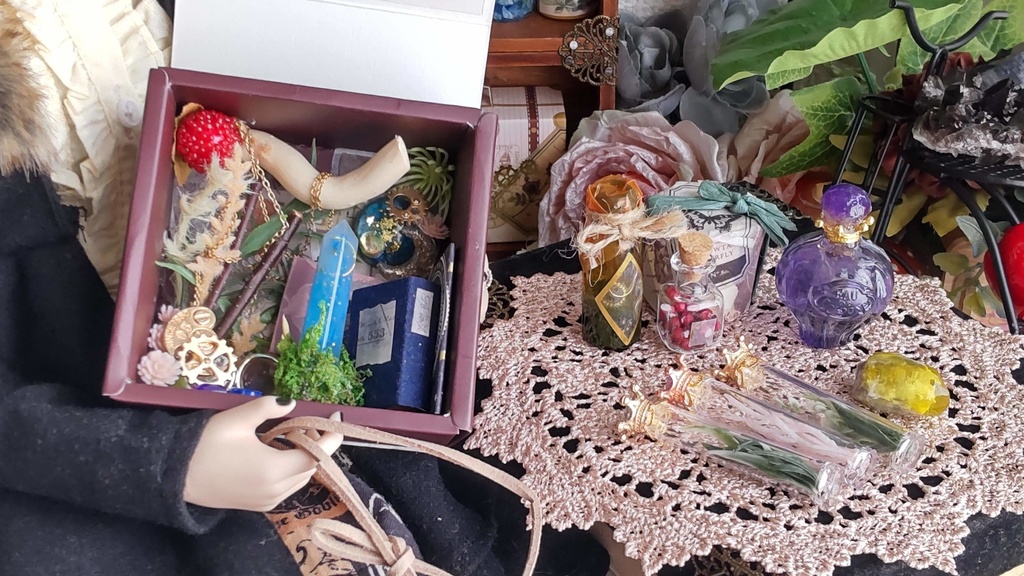 【お値段改定🪄】1/3ドールサイズ(SD、DDなど)妖精の国のセット/ゴシックでメルヘンな小瓶などのセットです📜🌿✨