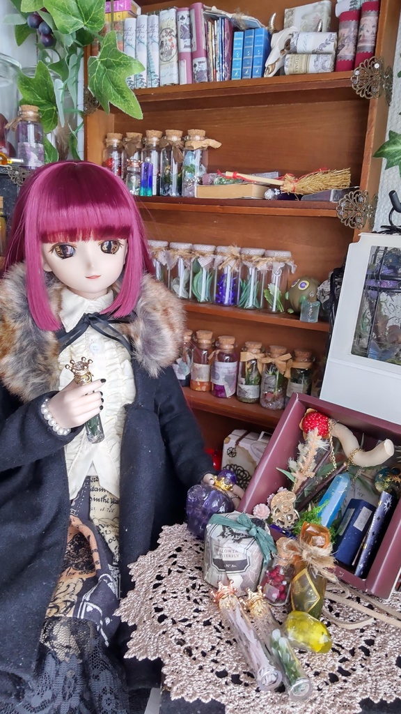 【お値段改定🪄】1/3ドールサイズ(SD、DDなど)妖精の国のセット/ゴシックでメルヘンな小瓶などのセットです📜🌿✨