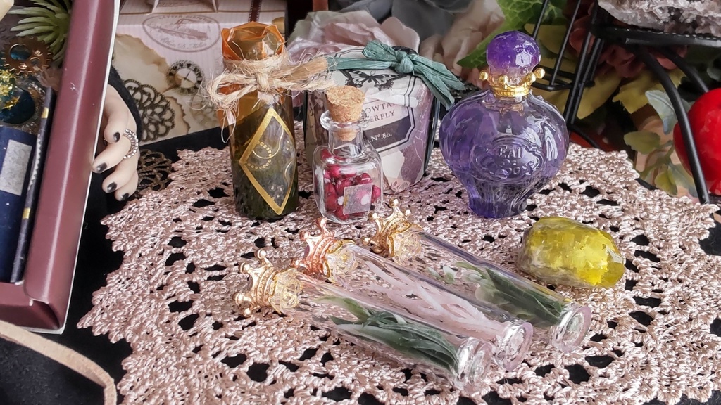 【お値段改定🪄】1/3ドールサイズ(SD、DDなど)妖精の国のセット/ゴシックでメルヘンな小瓶などのセットです📜🌿✨