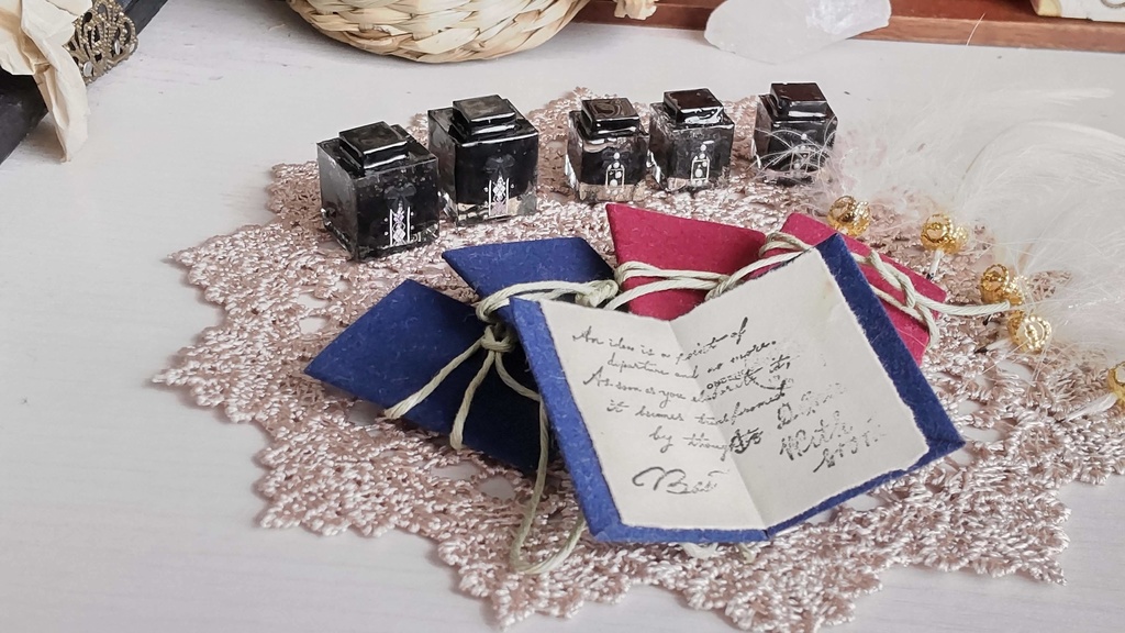 魔法の書と羽ペン&インク瓶セット★1/3ドールサイズ/魔法学に必要な小物のセットをおひとついかがですか✨