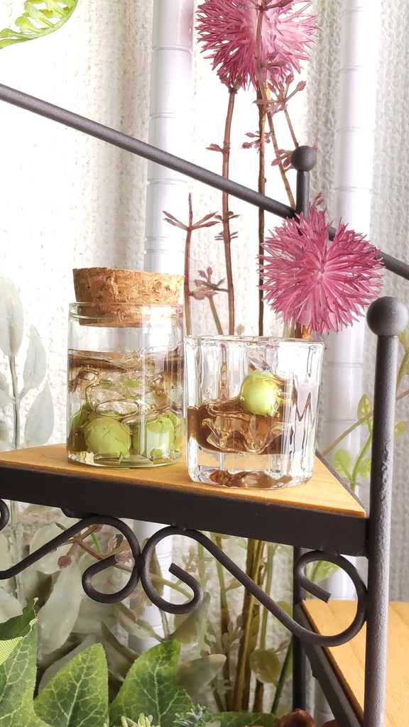 【年末SALE‼️】梅酒瓶とロックグラスのセット(2種類)★1/3ドールサイズ(DD・SDなど)レジン作品/しっとり大人の魅力あふれるドール撮影にいかがですか🍻✨