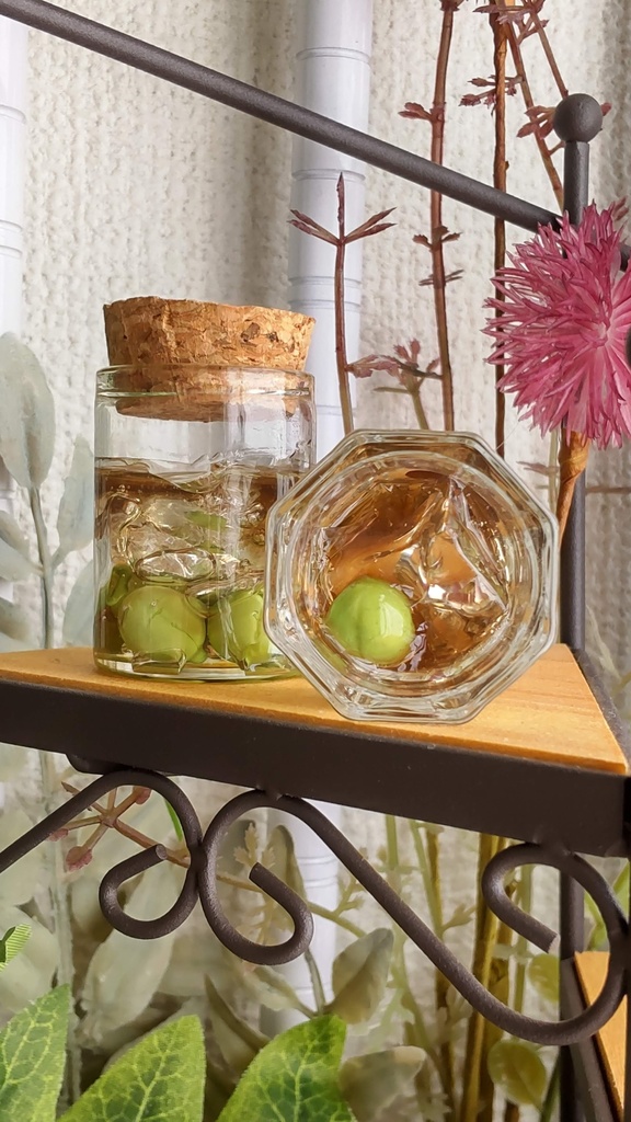 【年末SALE‼️】梅酒瓶とロックグラスのセット(2種類)★1/3ドールサイズ(DD・SDなど)レジン作品/しっとり大人の魅力あふれるドール撮影にいかがですか🍻✨