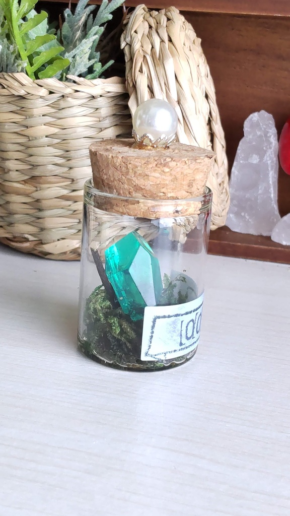 魔法石の結晶の標本✨(5種類)/魔法石を綴じ込めた小瓶をあなたのお部屋に…💎