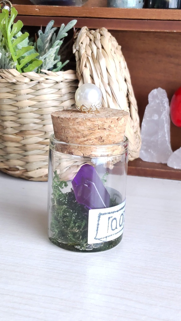 魔法石の結晶の標本✨(5種類)/魔法石を綴じ込めた小瓶をあなたのお部屋に…💎