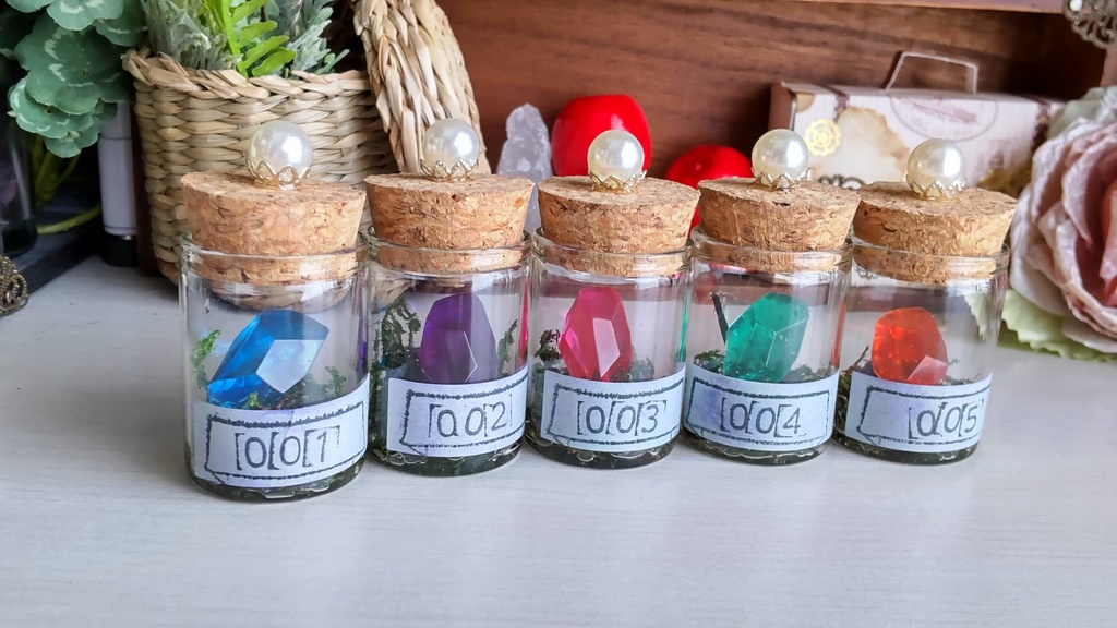 魔法石の結晶の標本✨(5種類)/魔法石を綴じ込めた小瓶をあなたのお部屋に…💎