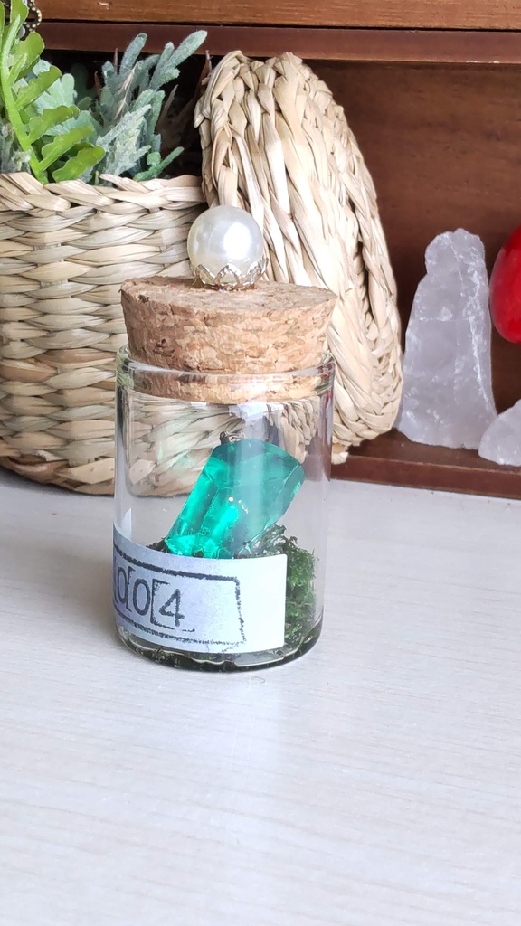 魔法石の結晶の標本✨(5種類)/魔法石を綴じ込めた小瓶をあなたのお部屋に…💎