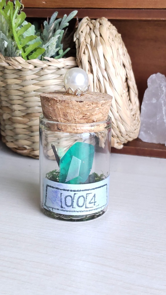 魔法石の結晶の標本✨(5種類)/魔法石を綴じ込めた小瓶をあなたのお部屋に…💎