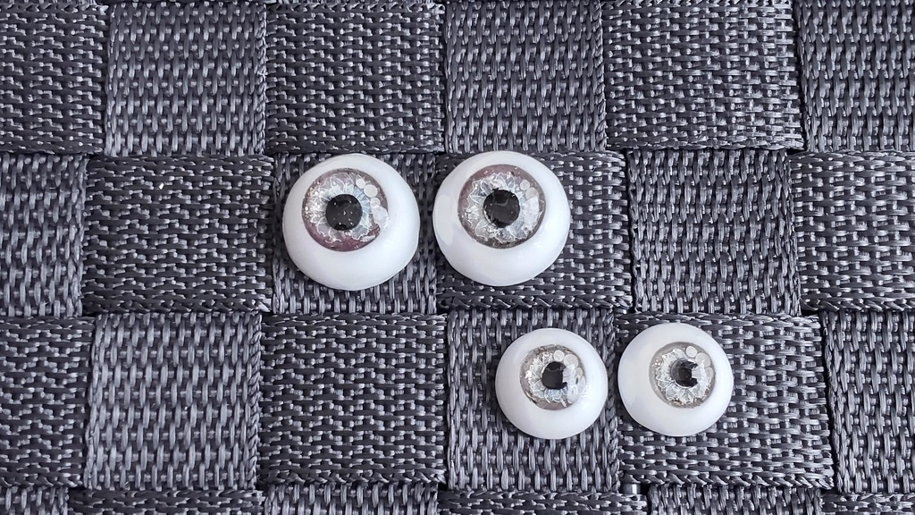 レジンアイ【白フラワーレース】20㎜*16㎜/ちょっと個性的なアイを、あなたのドールさんにいかがですか✨