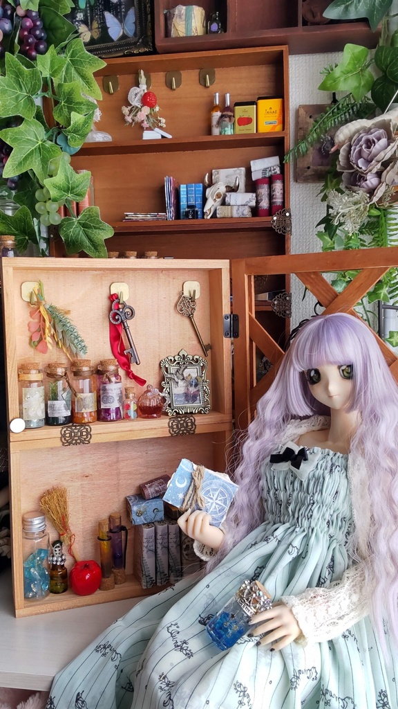 ドールサイズ★木箱で作った魔法棚✨ドールのお部屋に素敵な棚はいかがですか♪