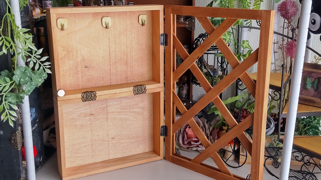 ドールサイズ★木箱で作った魔法棚✨ドールのお部屋に素敵な棚はいかがですか♪