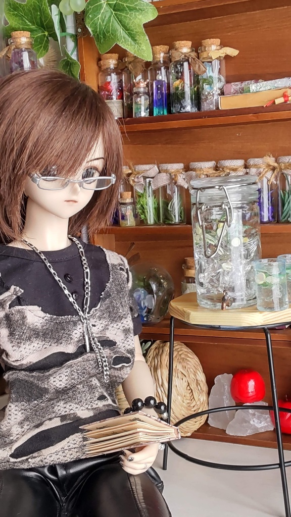 お洒落なドリンクサーバーとグラス(2つ)のセット★1/3ドールサイズ(DD・SDなど)レジン作品/爽やかなドール撮影のアイテムとしていかがですか🌿