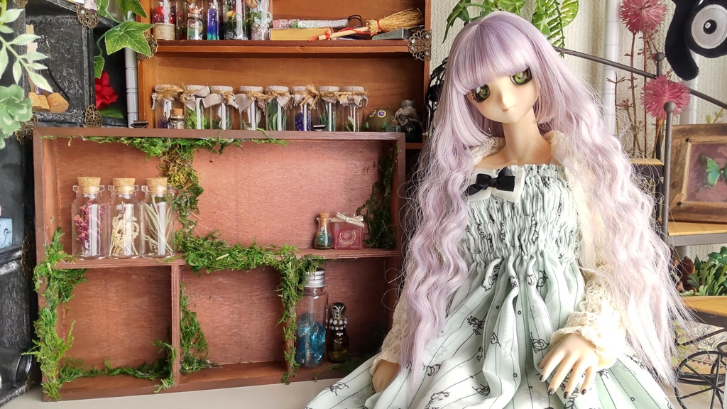 ドールサイズ★木箱で作った魔法棚(横型)と魔法道具のセット✨ドールのお部屋に素敵な棚はいかがですか♪