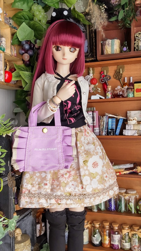 1/3ドールサイズ(DD・SDなど)★可愛らしいスカート①アイボリー小花柄/一枚あると便利なスカートです🎀