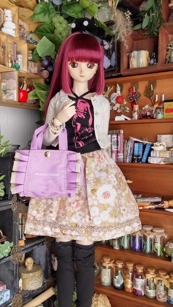 １/３ドールサイズ(DD･SDなど)★可愛らしいスカート①アイボリー小花柄／一枚あると便利なスカートです🎀