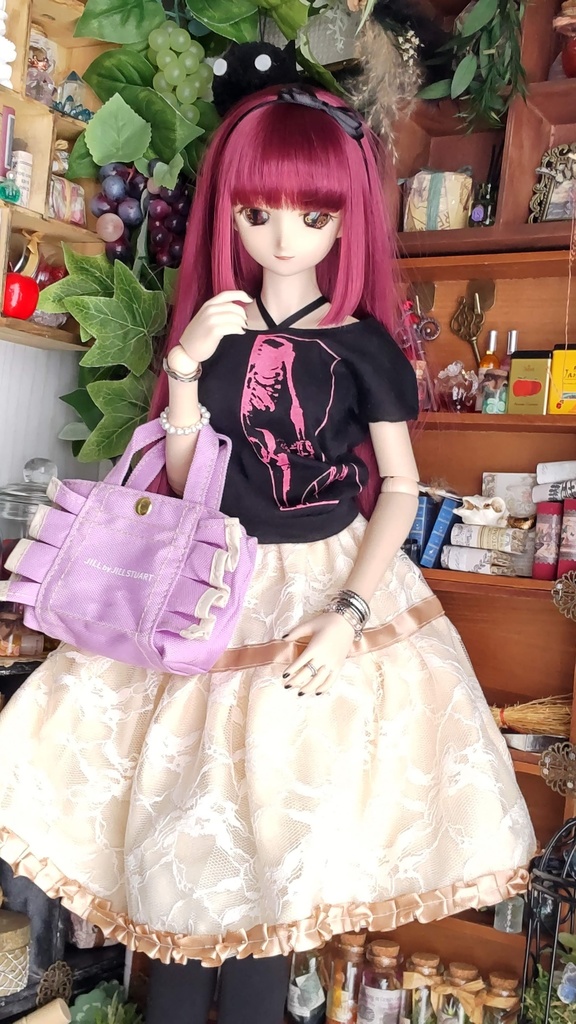 1/3ドールサイズ(DD・SDなど)★可愛らしいスカート②アイボリー・レース柄/一枚あると便利なスカートです🎀