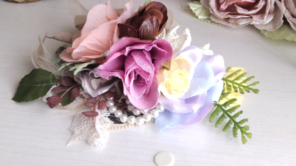 オーナーサイズ【バレッタ】バラの花のコサージュ風ヘッドドレス／浴衣や着物にも合います🎵