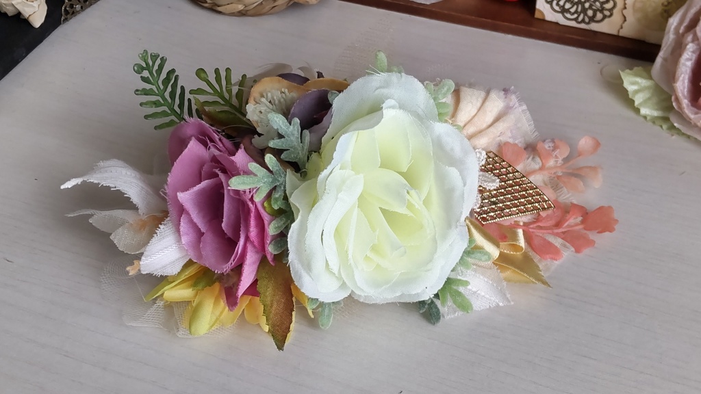 オーナーサイズ【バレッタ】白バラのコサージュ風ヘッドドレス/浴衣や着物にも合います🎵